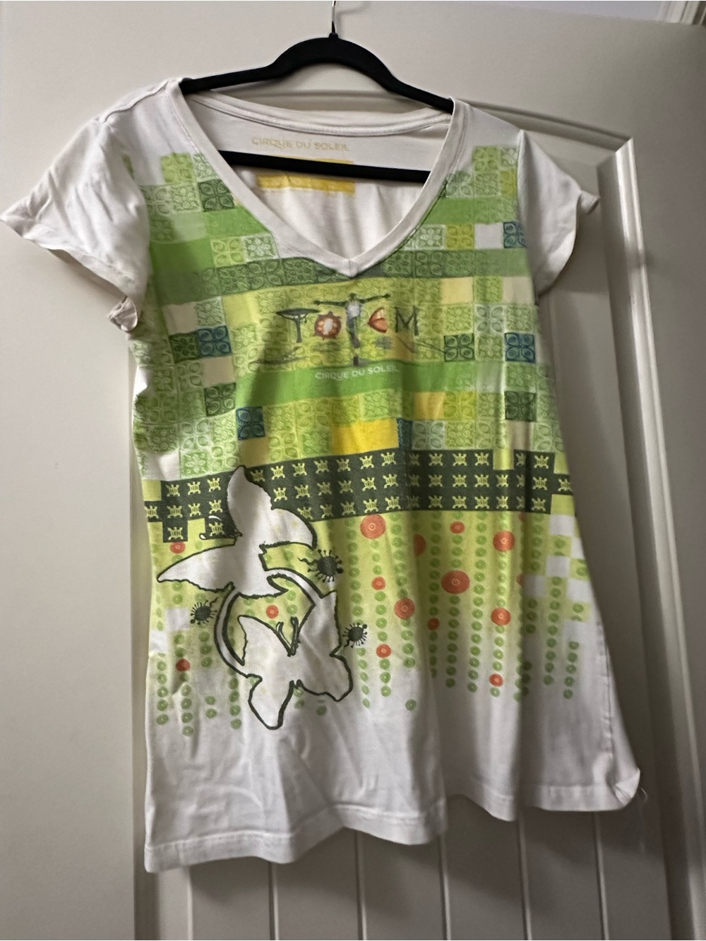 Cirque du Soleil Totem Green Graphic V-Neck Tee